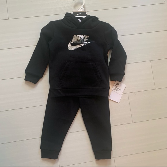Nike Boys 24 Months Black Sweatsuit Brand New - Picture 1 of 5